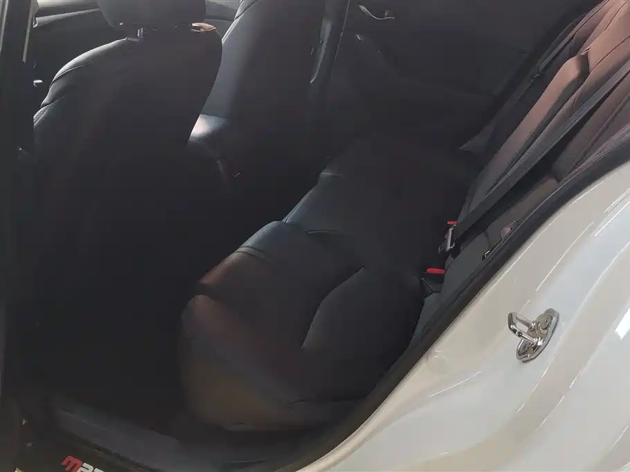 Mazda 3 Axela 2019 — фото 11