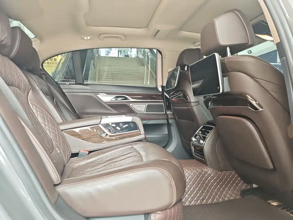 BMW 7 Series 2019 — фото 14