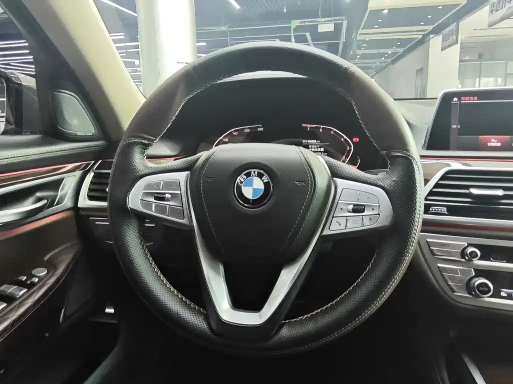 BMW 7 Series 2019 — фото 18
