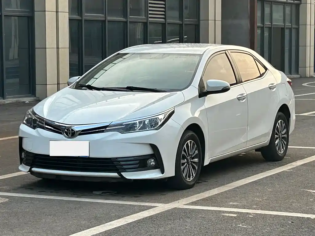 Toyota Corolla 2018 — фото 1