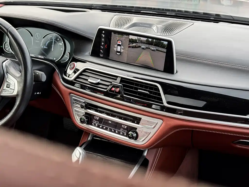 BMW 7 Series 2018 — фото 14