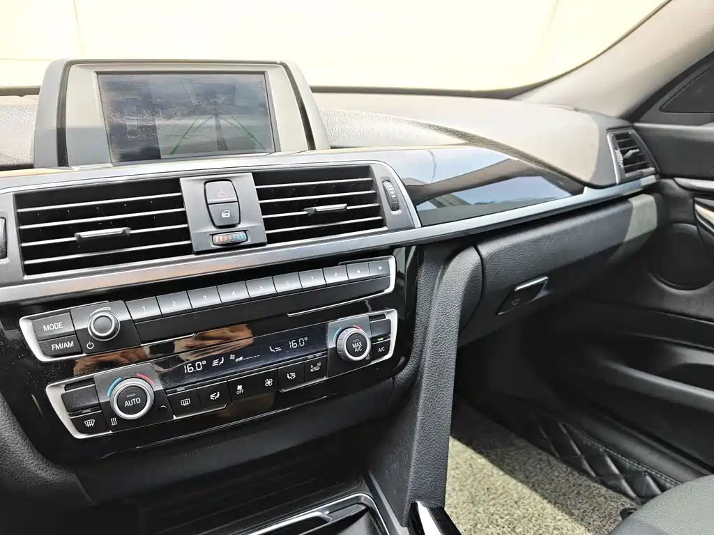 BMW 3 Series GT 2017 — фото 9