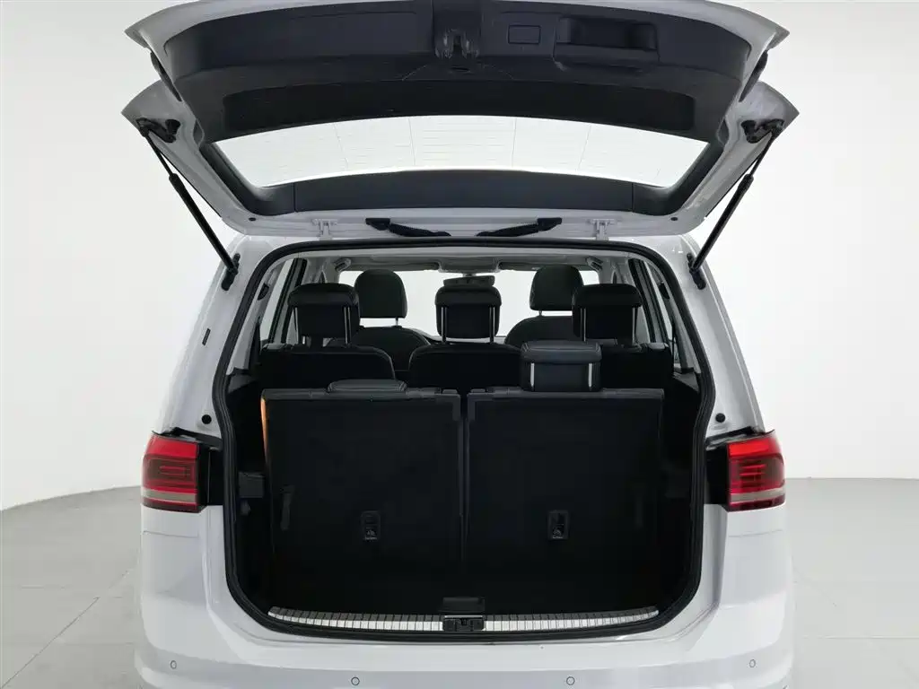 Volkswagen Touran 2019 — фото 16