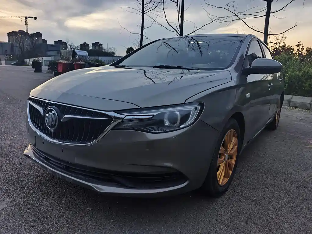 Buick Excelle 2018 — фото 1