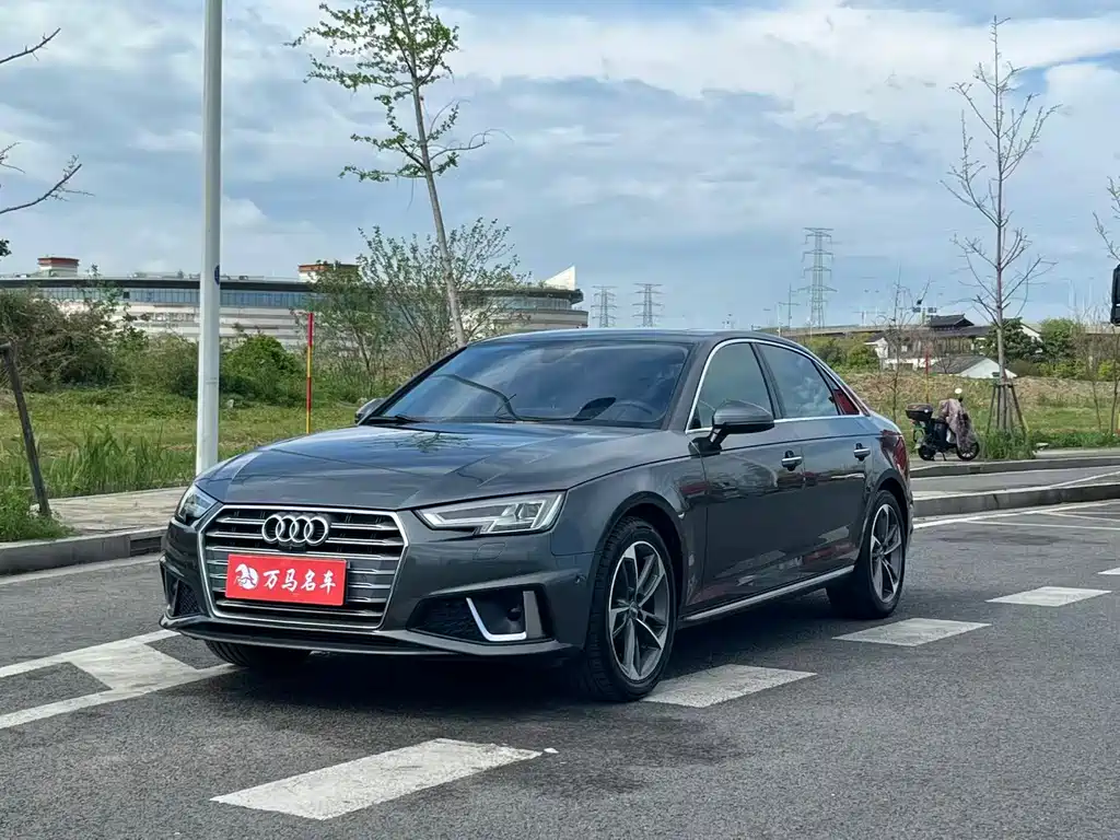 Audi A4L 2019 — фото 1
