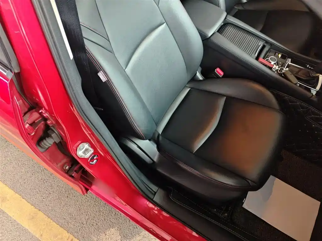 Mazda 3 Axela 2018 — фото 20