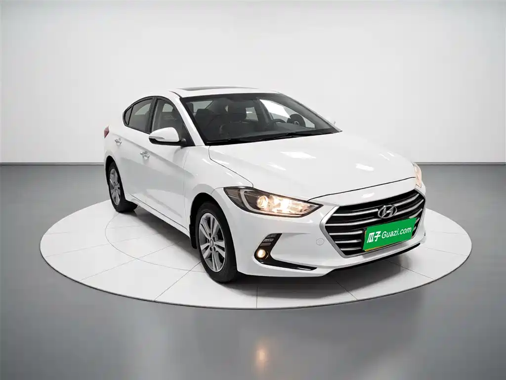 Hyundai Elantra 2019 — фото 22