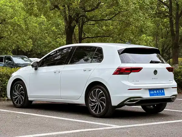 Volkswagen Golf 2025