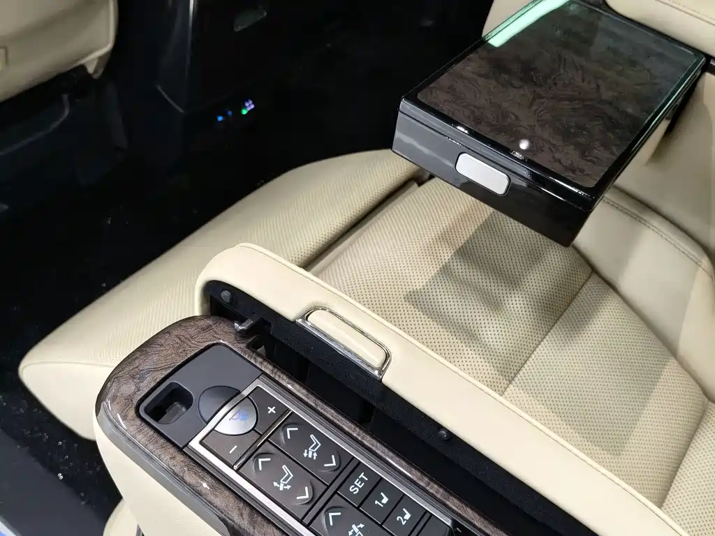 Toyota Alphard 2022 — фото 8