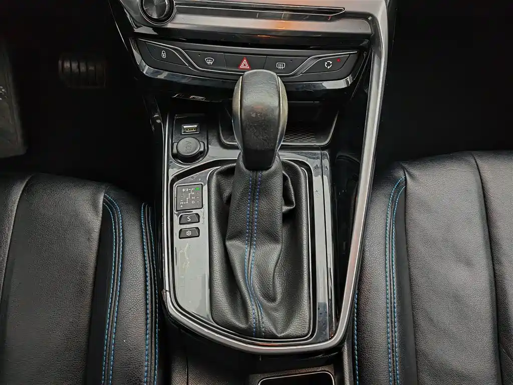 Peugeot 308 2018 — фото 13