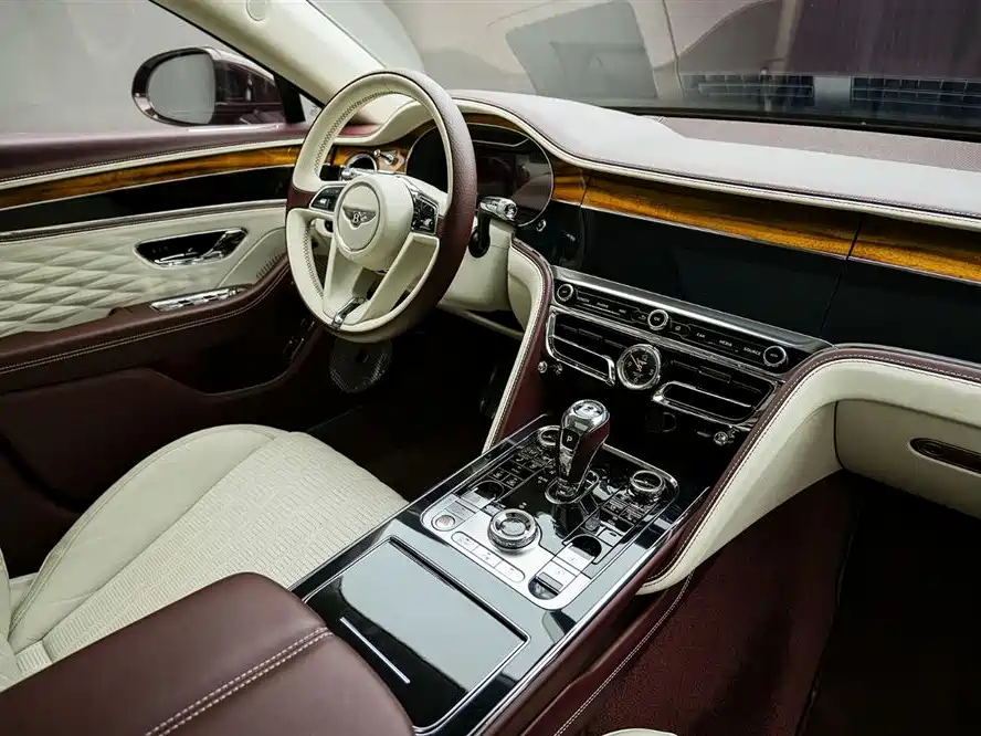Bentley Flying Spur 2020 — фото 18