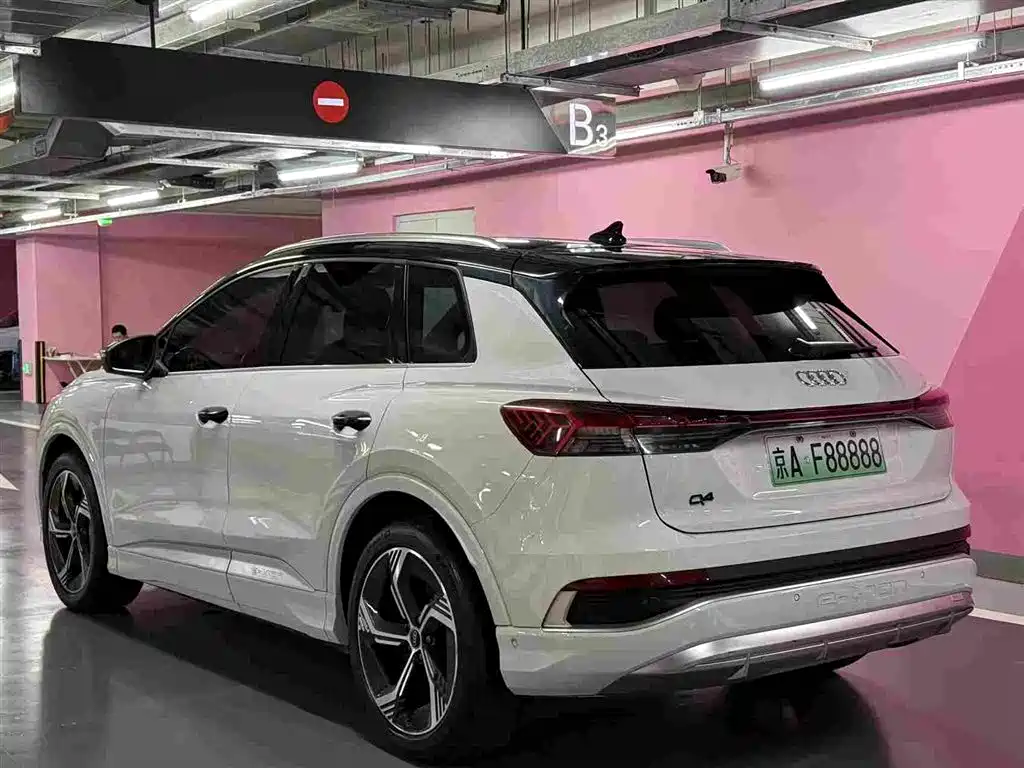 Audi Q4 E-Tron 2023 — фото 4