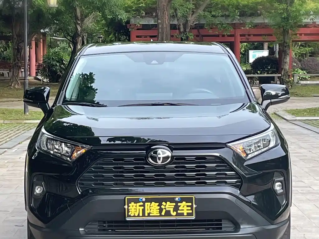 Toyota RAV4 2025 — фото 2
