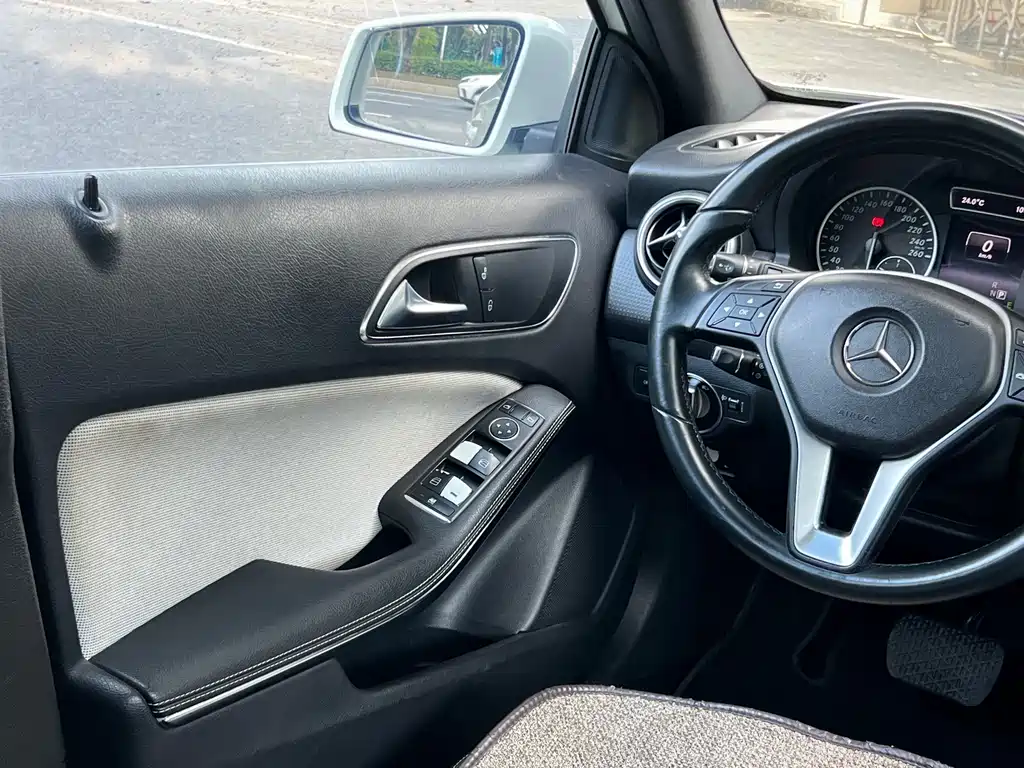 Mercedes-Benz A-Class 2014 — фото 23