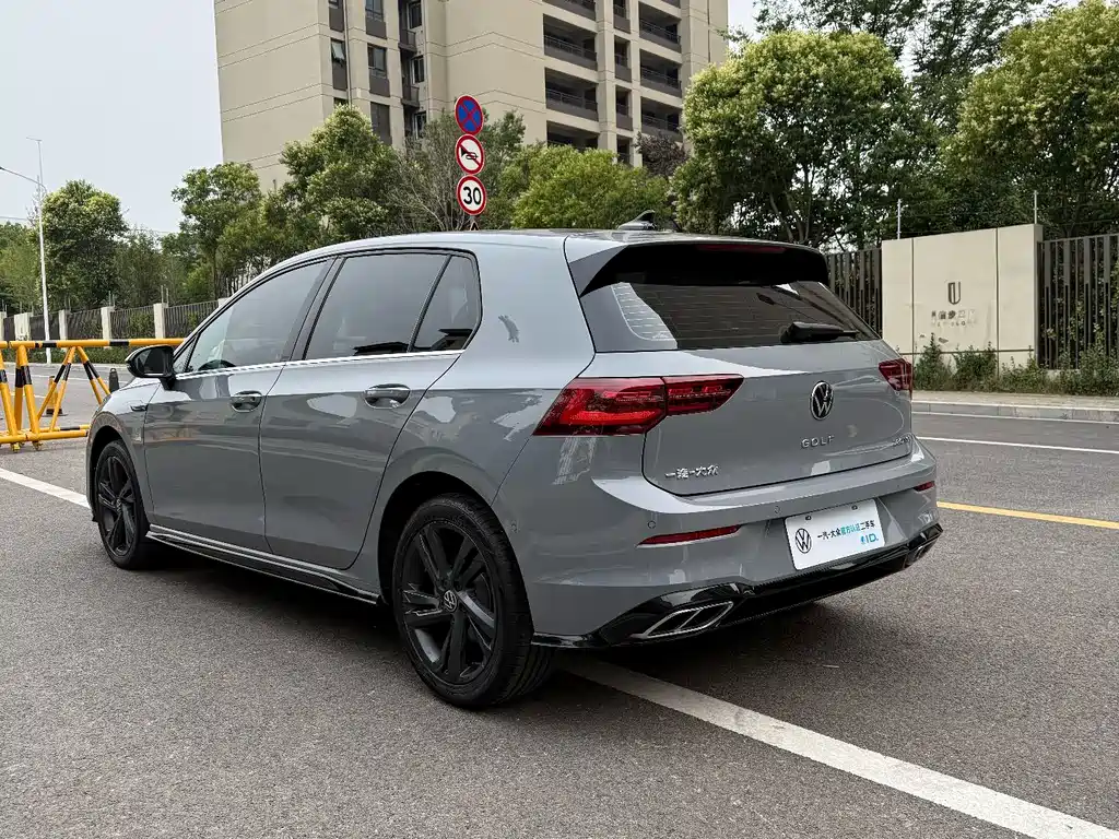 Volkswagen Golf 2024