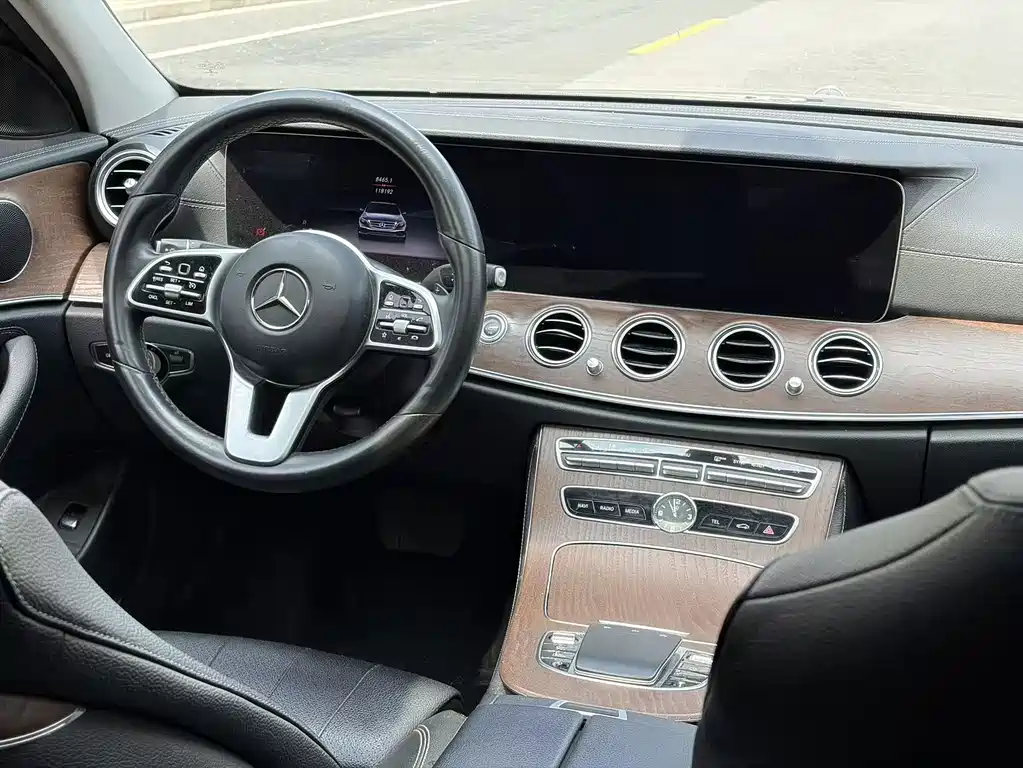 Mercedes-Benz E-Class 2019 — фото 13