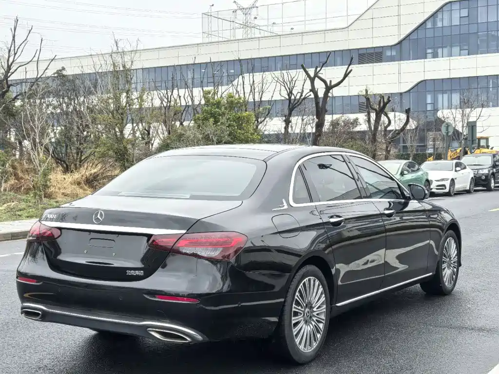 Mercedes-Benz E-Class 2022 — фото 9