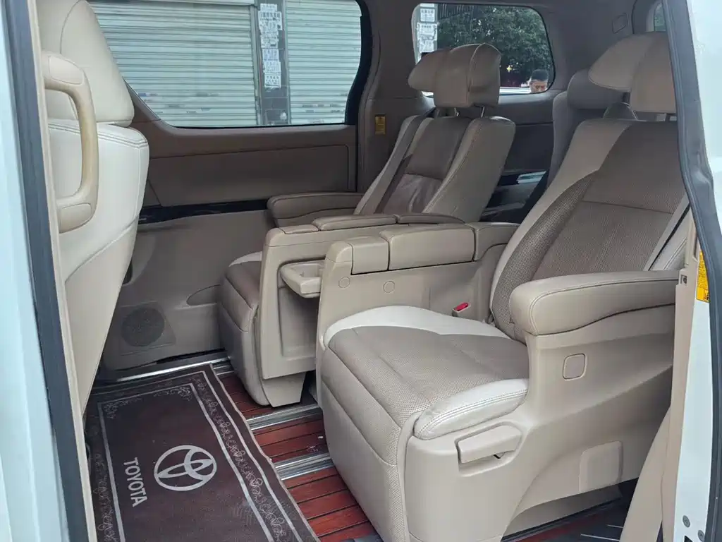 Toyota Alphard 2015