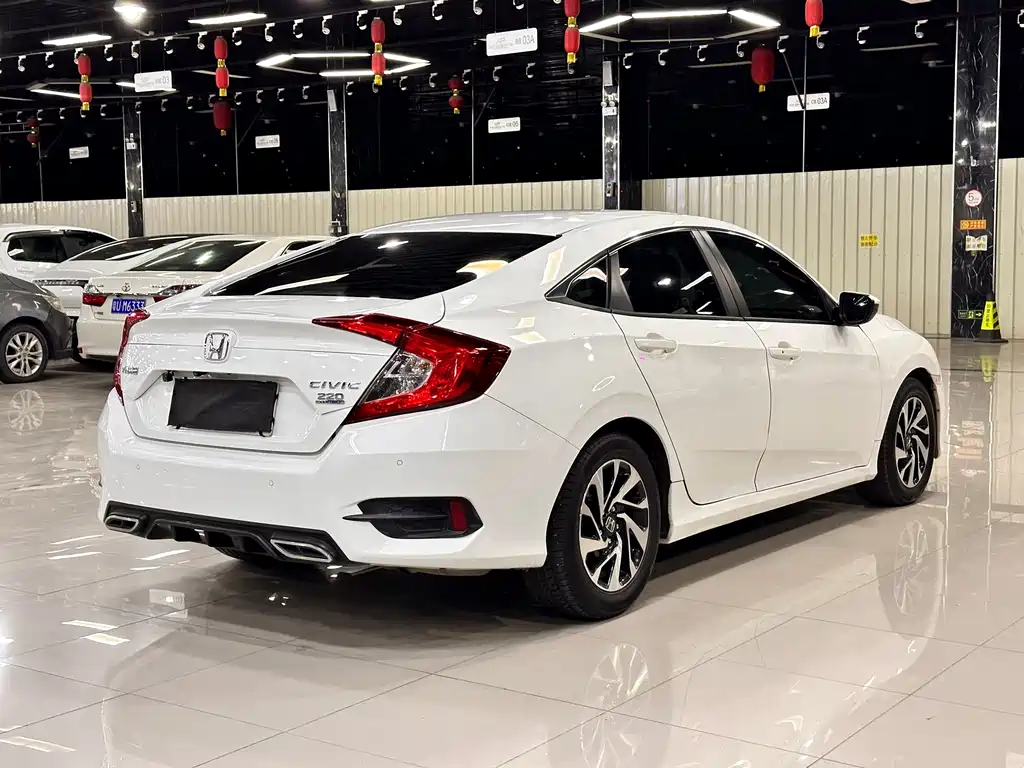 Honda Civic 2018 — фото 11