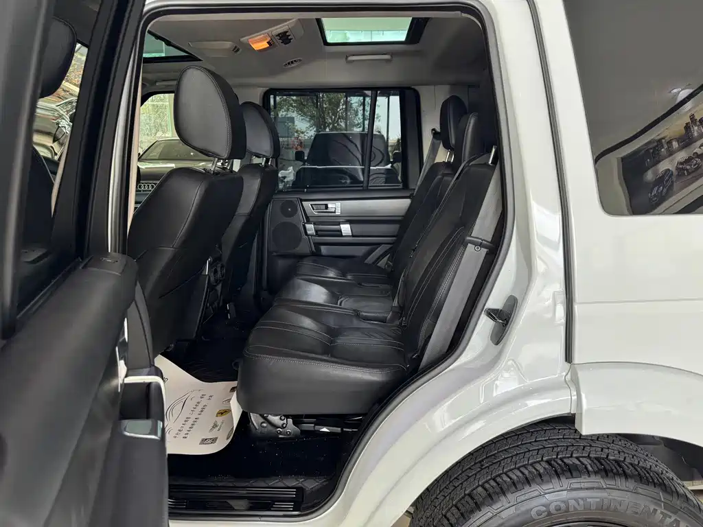 Land Rover Discovery 2015 — фото 12