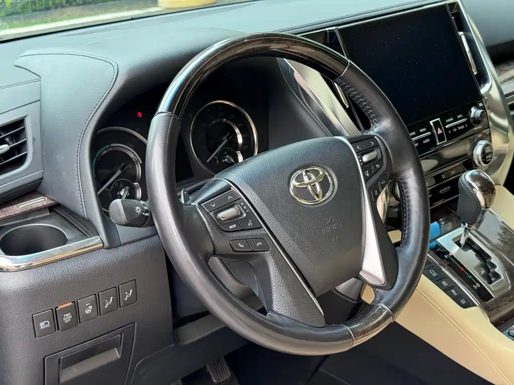 Toyota Alphard 2022 — фото 13