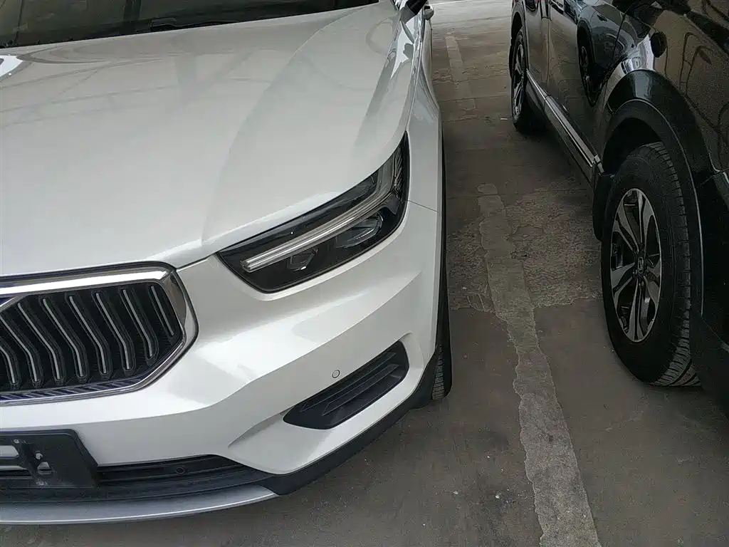 Volvo XC40 2019 — фото 18