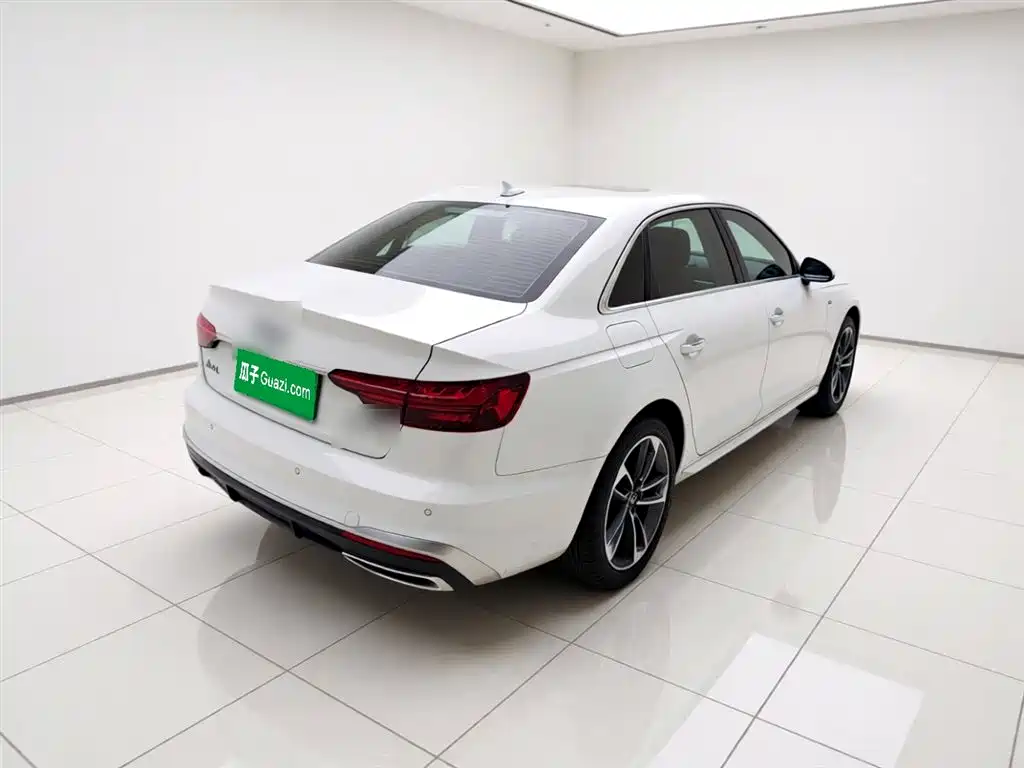 Audi A4L 2023 — фото 4