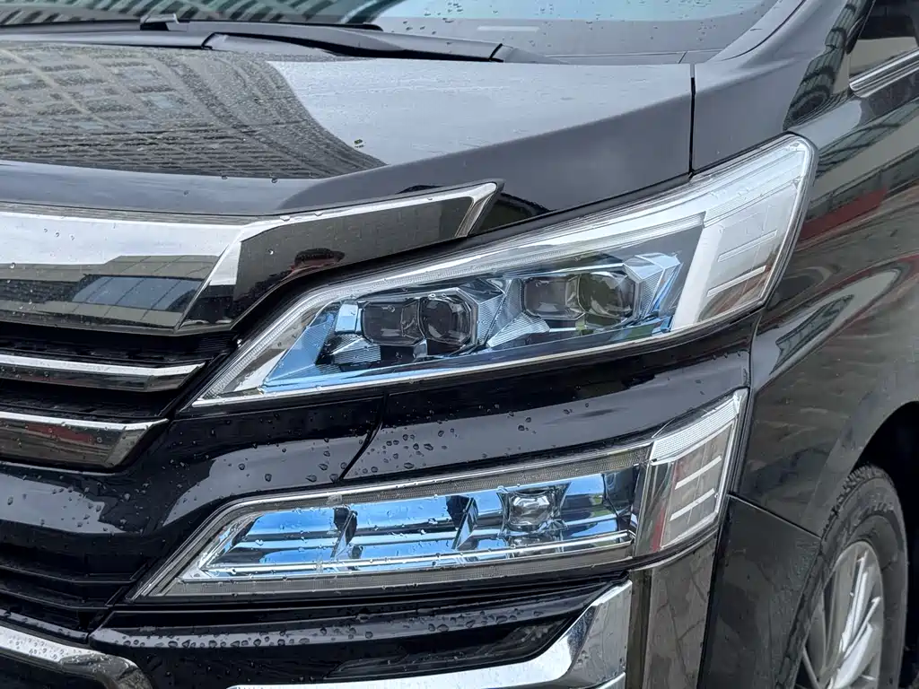 Toyota Alphard 2022 — фото 17