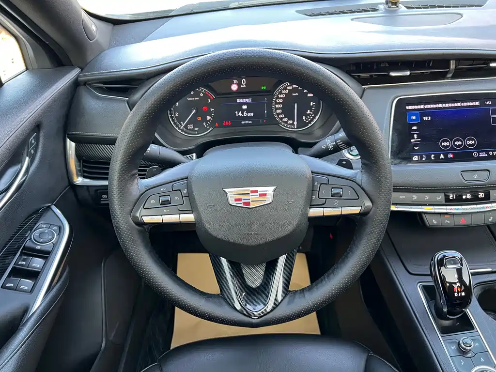 Cadillac XT4 2020 — фото 15