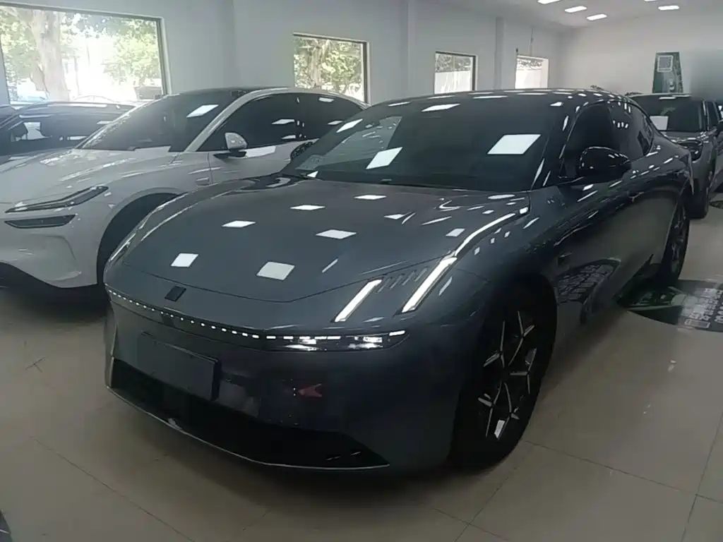 Lynk & Co Z10 2025