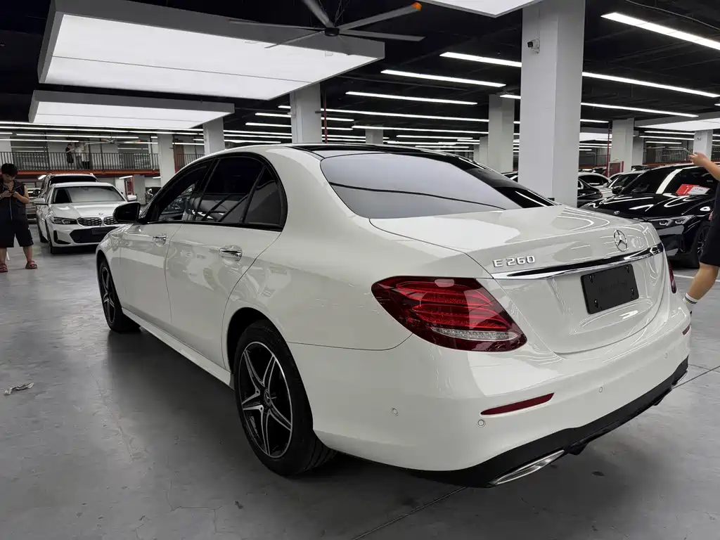 Mercedes-Benz E-Class 2019 — фото 15