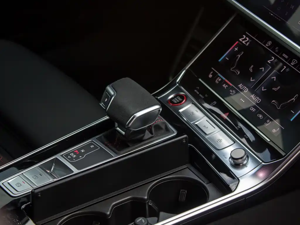 Audi RS 6 2025 — фото 12