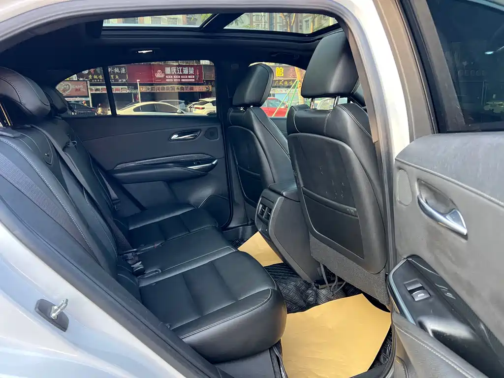 Cadillac XT4 2020 — фото 13