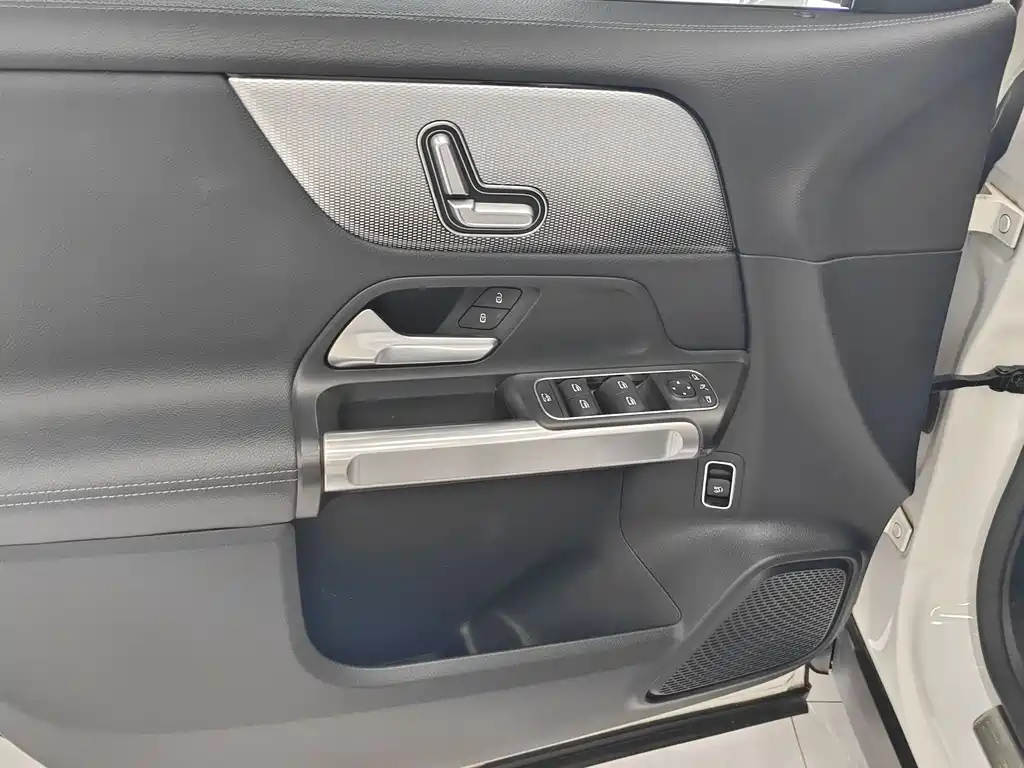Mercedes-Benz GLB 2021