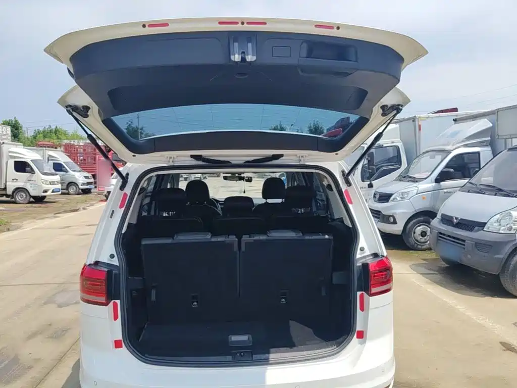 Volkswagen Touran 2018 — фото 15