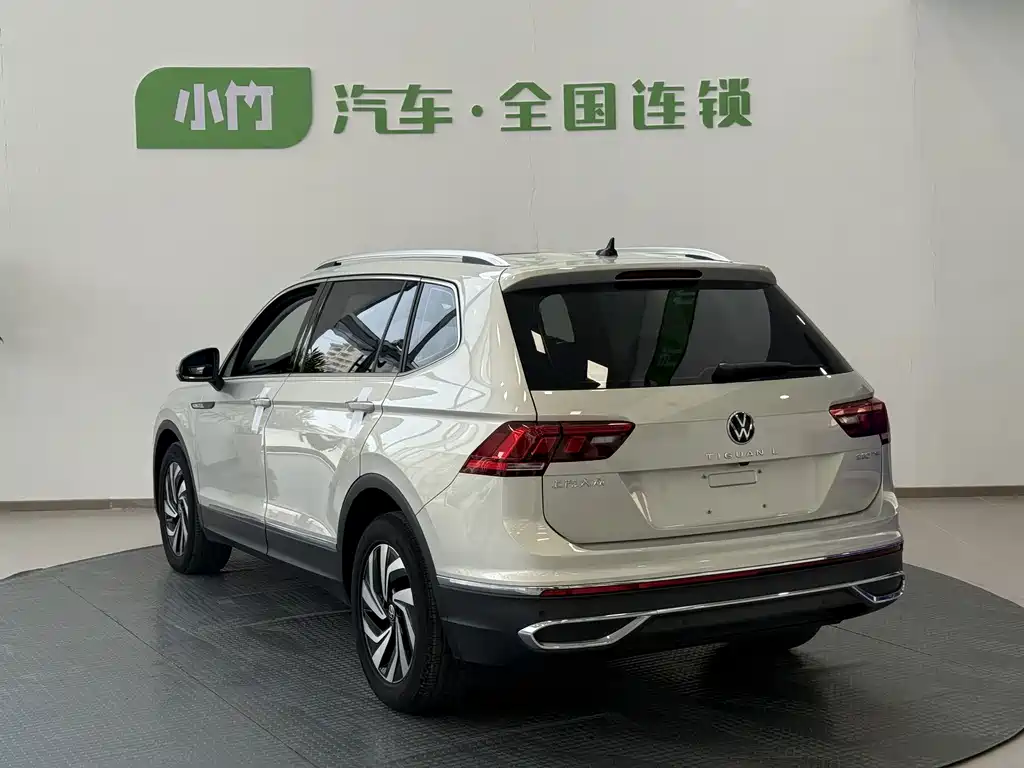 Volkswagen Tiguan L 2023 — фото 2