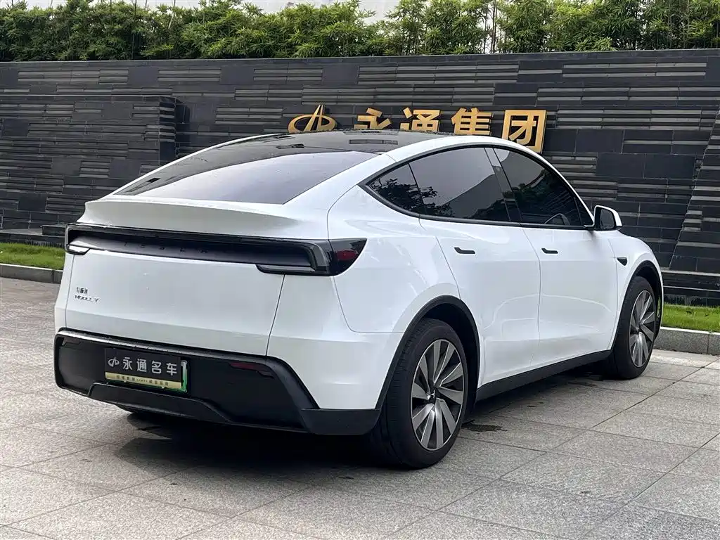 Tesla Model Y 2026 — фото 10