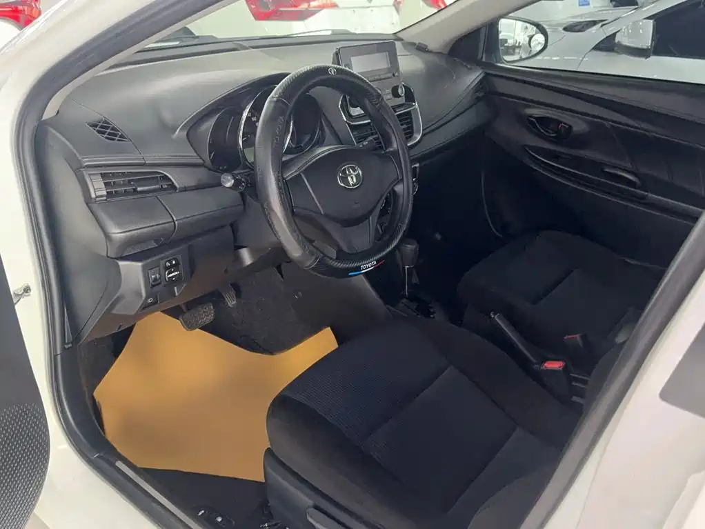 Toyota Yaris L 2020 — фото 8