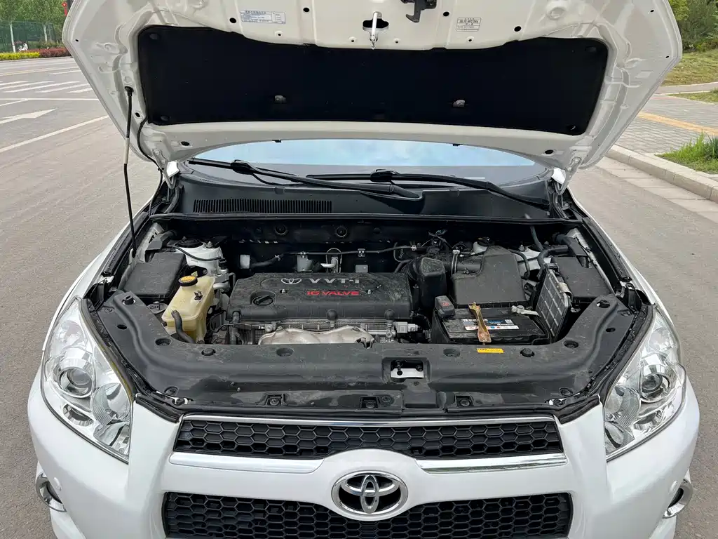 Toyota RAV4 2013 — фото 18