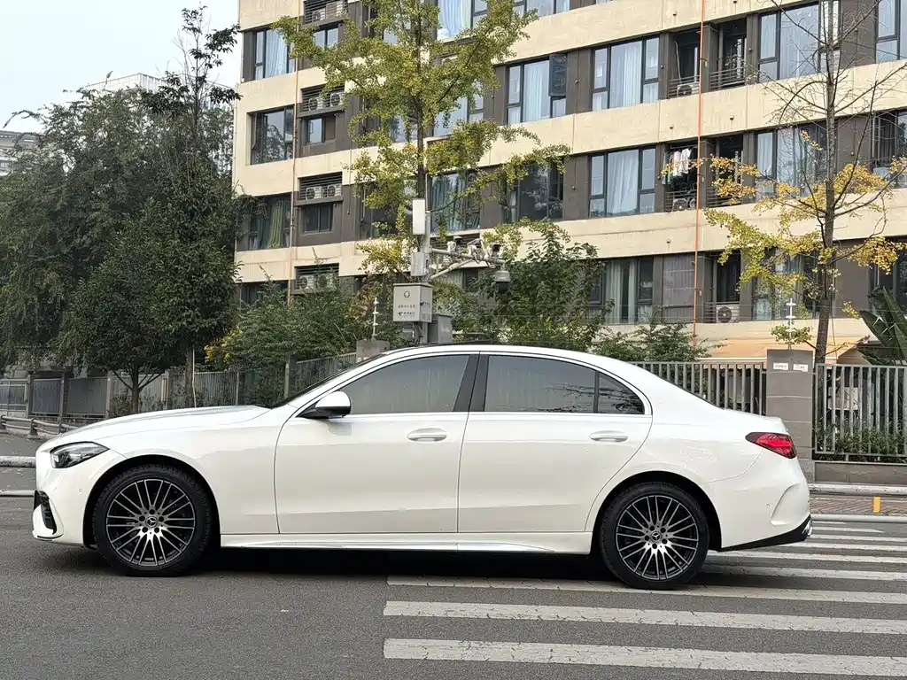 Mercedes-Benz C-Class 2023 — фото 9