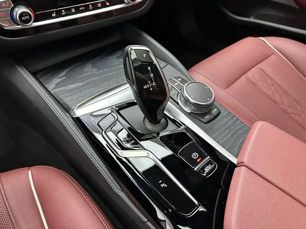 BMW 5 Series 2022 — фото 18