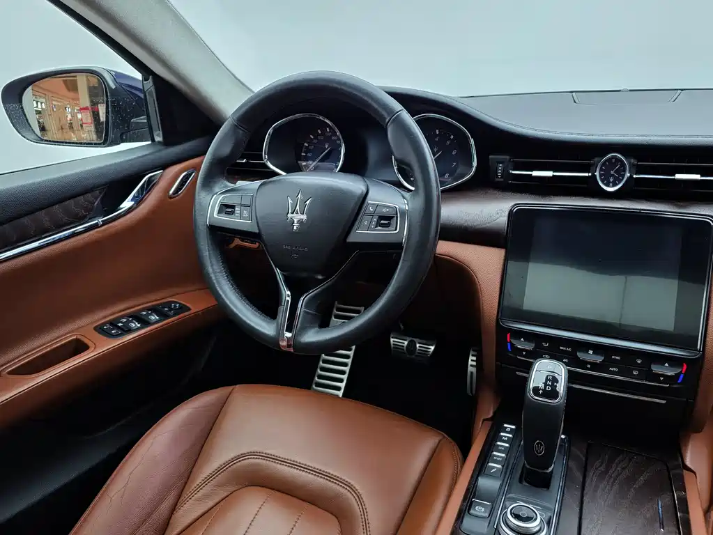 Maserati Quattroporte 2018 — фото 12