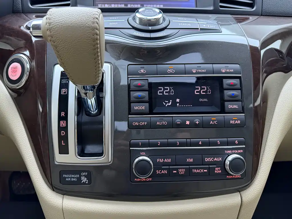 Nissan Quest 2017 — фото 25