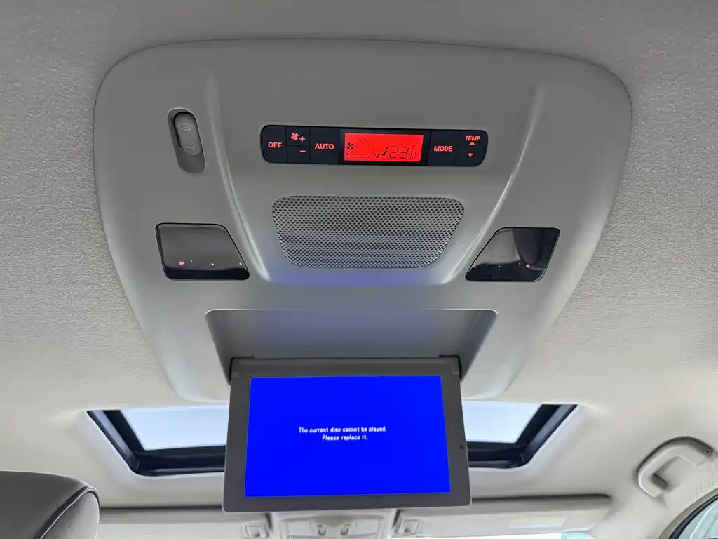 Nissan Quest 2017 — фото 17