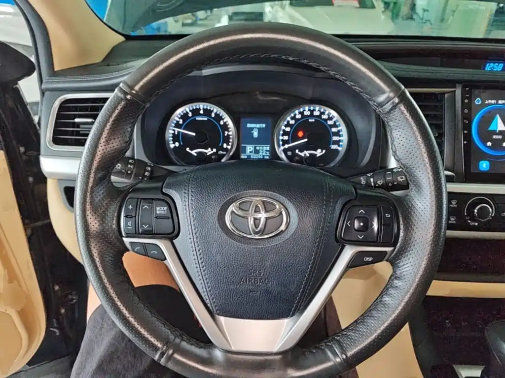 Toyota Highlander 2022 — фото 11