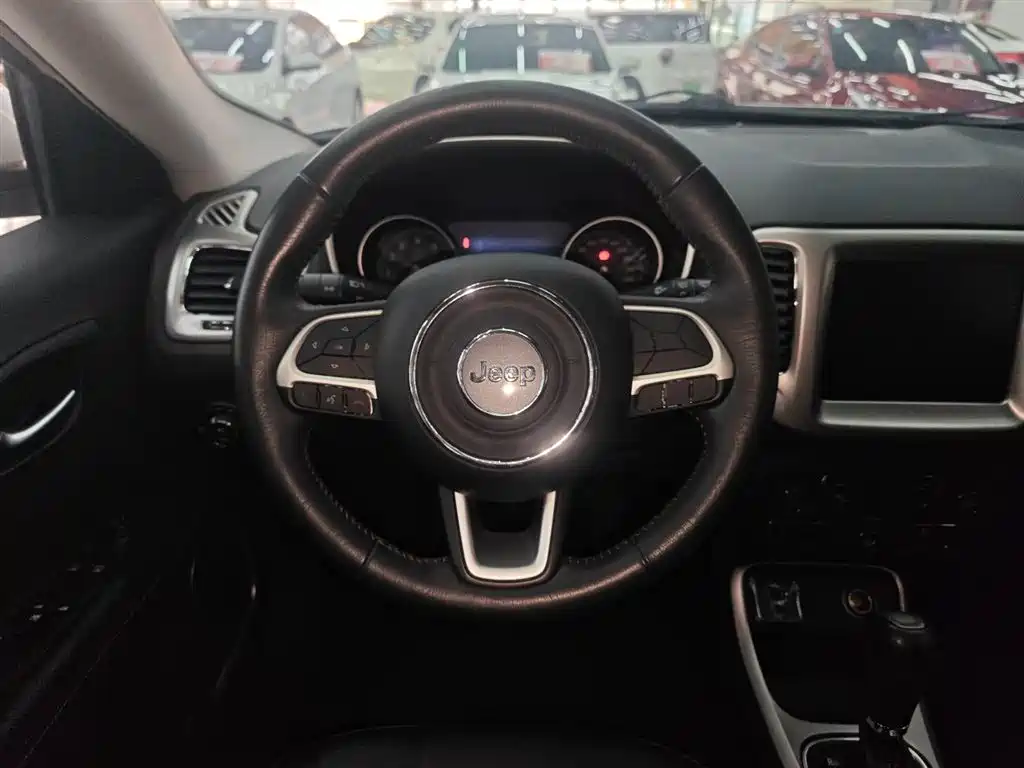 Jeep Compass 2017 — фото 7