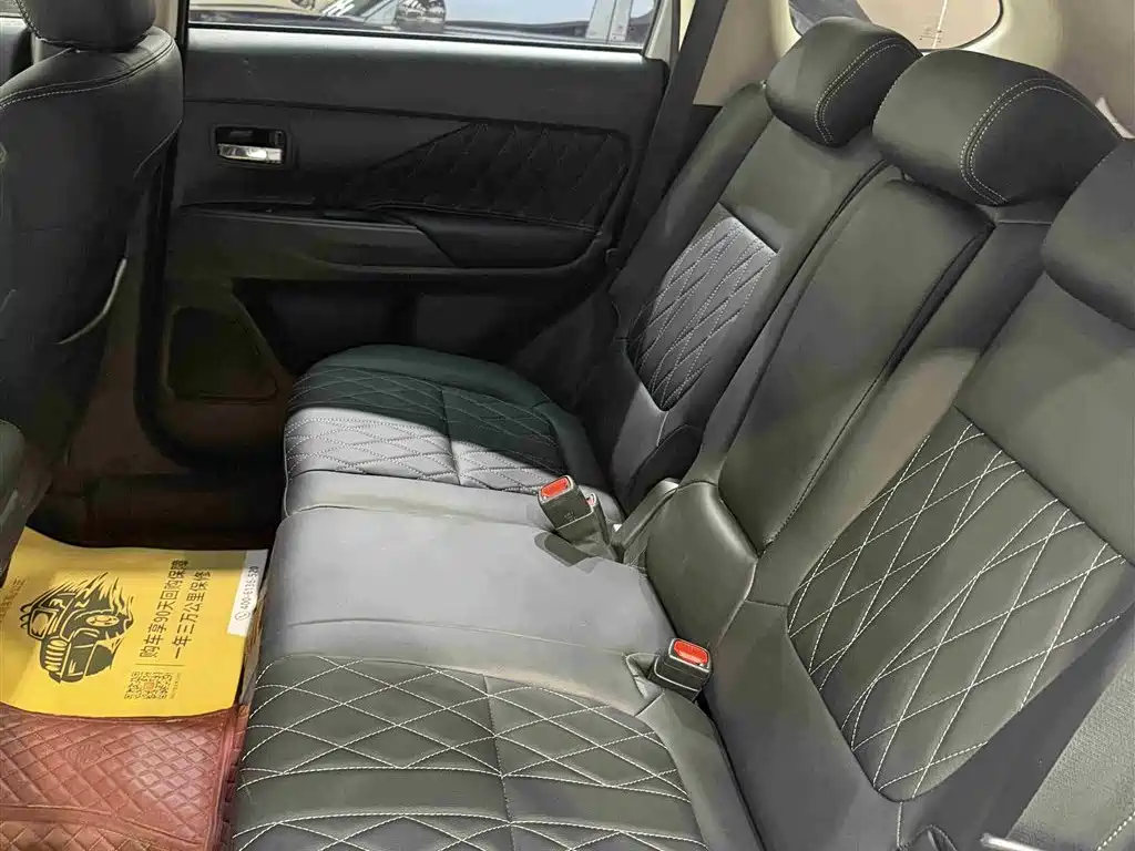 Mitsubishi Outlander 2022 — фото 10