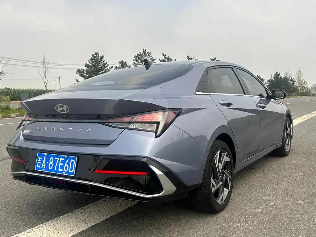 Hyundai Elantra 2024