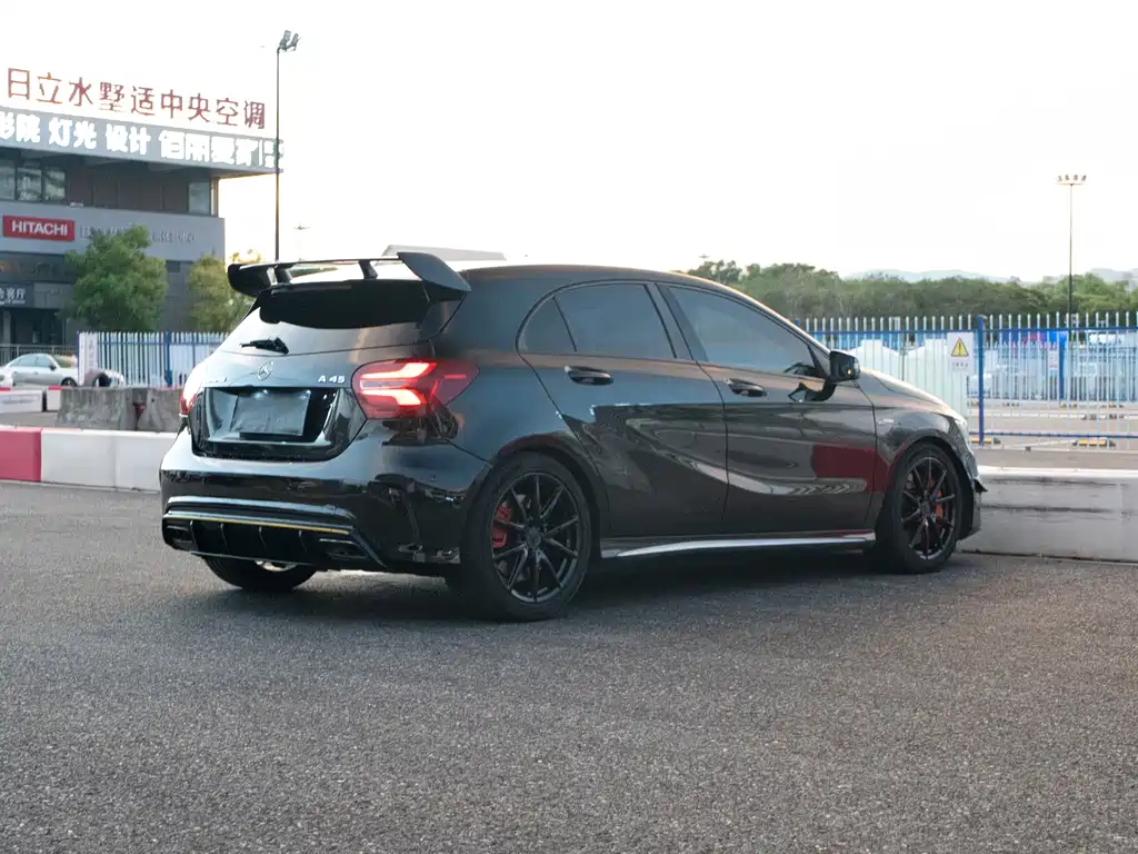 Mercedes-Benz A-Class AMG 2018 — фото 4