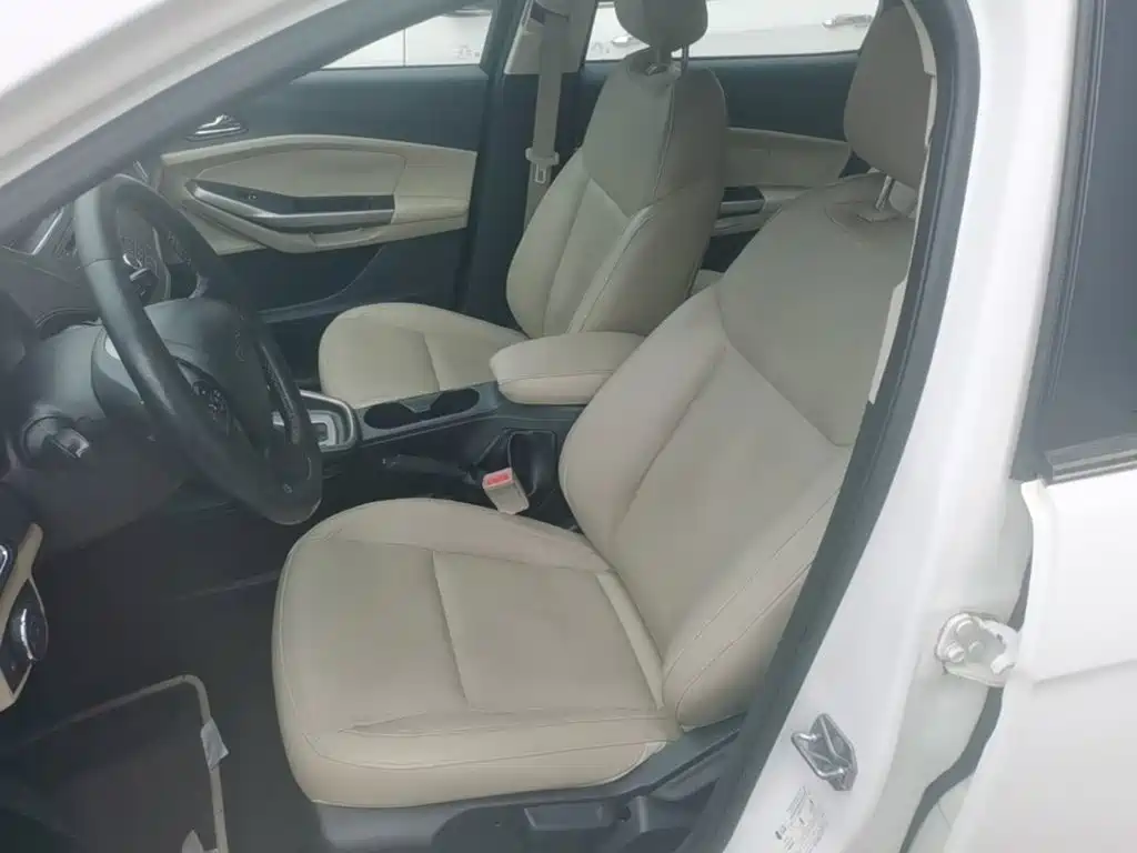 Ford Escort 2015 — фото 15